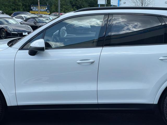 2023 Porsche Cayenne Platinum Edition
