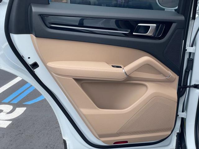 2023 Porsche Cayenne Platinum Edition