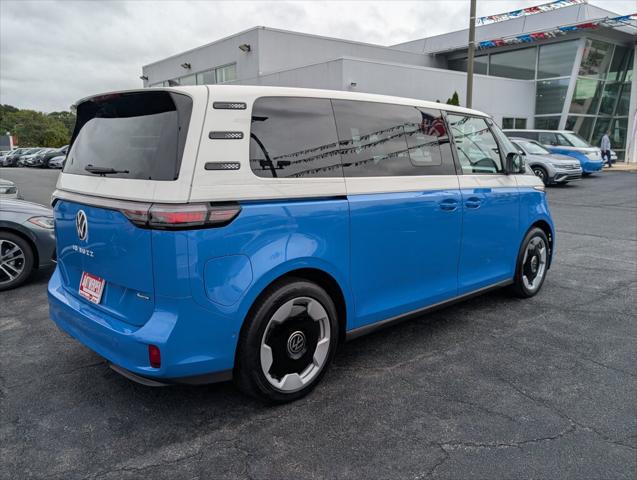 2025 Volkswagen ID. Buzz Pro S Plus with 4MOTION 2025 Volkswagen ID. Buzz Pro S Plus with 4MOTION