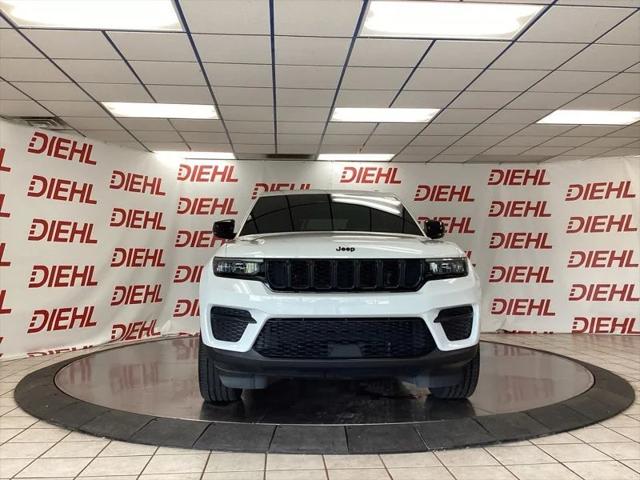 2023 Jeep Grand Cherokee Altitude 4x4 2023 Jeep Grand Cherokee Altitude 4x4