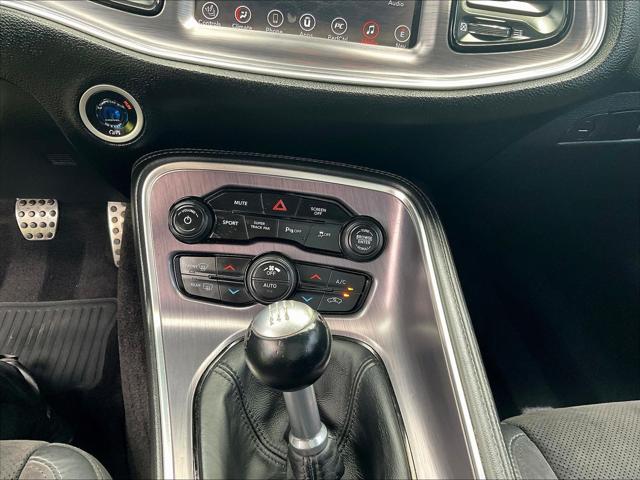 2017 Dodge Challenger 392 Hemi Scat Pack Shaker