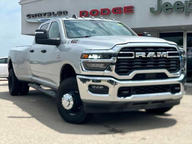 2026 RAM Ram 3500 RAM 3500 TRADESMAN CREW CAB 4X4 8 BOX