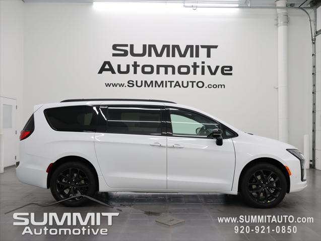 2027 Chrysler Pacifica Limited for sale in Fond du Lac, WI