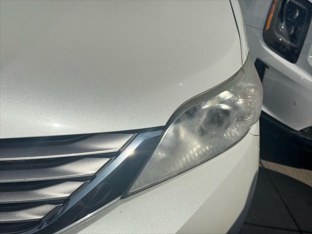 2017 Toyota Sienna XLE 8 Passenger