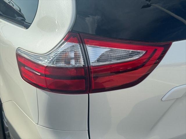 2017 Toyota Sienna XLE 8 Passenger
