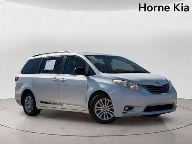 2017 Toyota Sienna XLE 8 Passenger