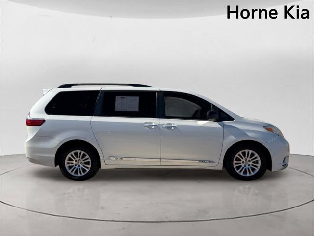 2017 Toyota Sienna XLE 8 Passenger