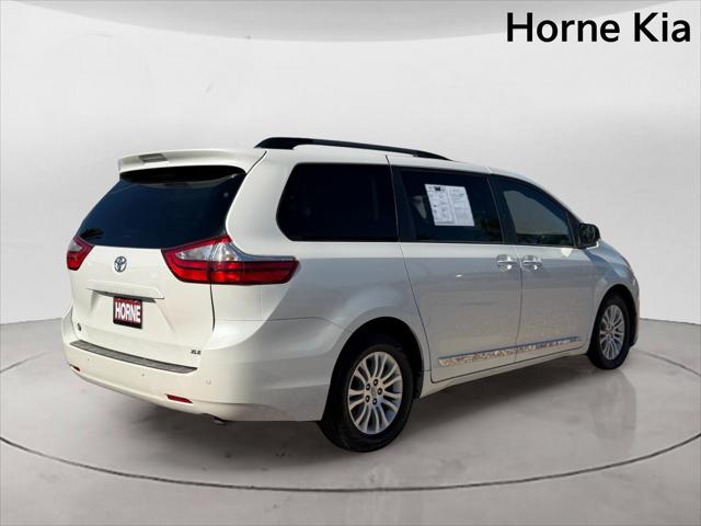 2017 Toyota Sienna XLE 8 Passenger
