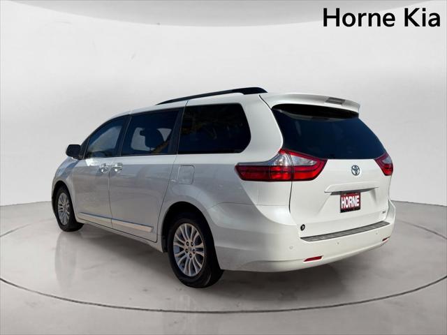 2017 Toyota Sienna XLE 8 Passenger