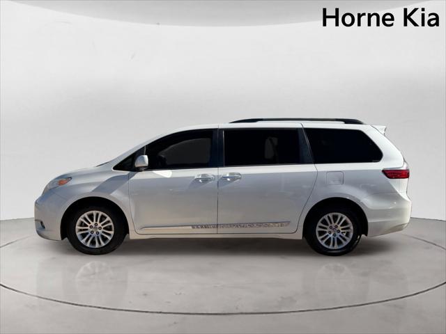 2017 Toyota Sienna XLE 8 Passenger