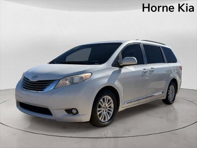 2017 Toyota Sienna XLE 8 Passenger