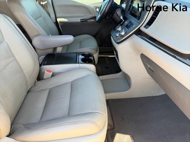 2017 Toyota Sienna XLE 8 Passenger