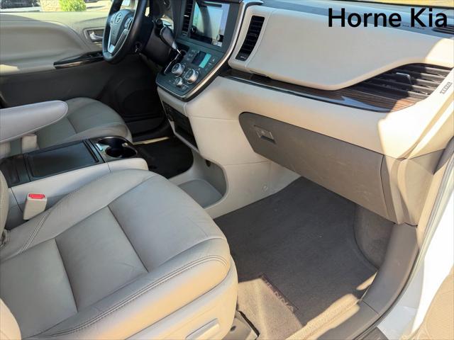 2017 Toyota Sienna XLE 8 Passenger