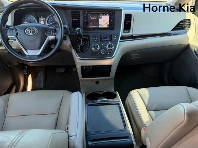 2017 Toyota Sienna XLE 8 Passenger