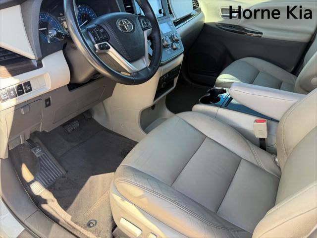 2017 Toyota Sienna XLE 8 Passenger