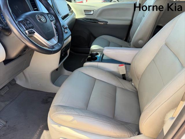 2017 Toyota Sienna XLE 8 Passenger