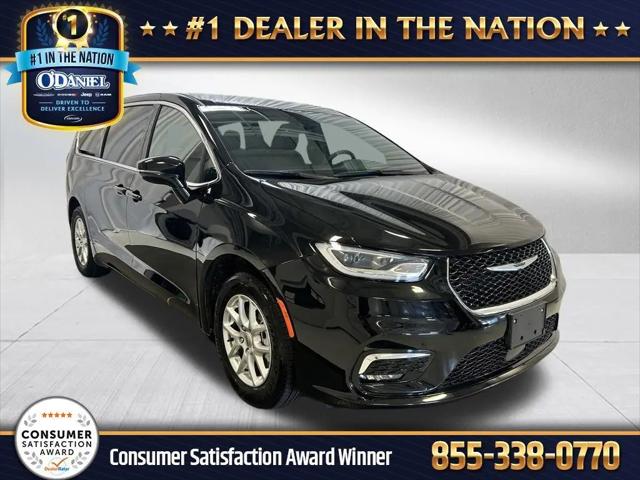 2025 Chrysler Pacifica Select for sale in Fort Wayne, IN