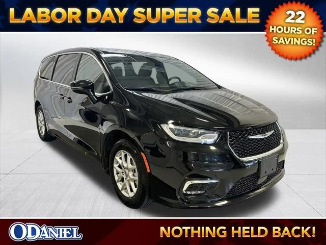 2025 Chrysler Pacifica Select for sale in Fort Wayne, IN