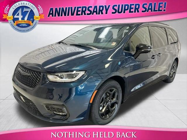 2025 Chrysler Pacifica Hybrid Premiuim S Appearance Package for sale in Fort Wayne, IN