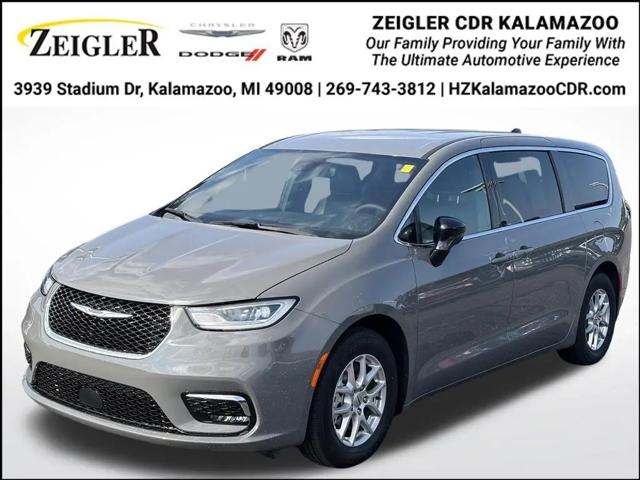 2025 Chrysler Pacifica Select for sale in Kalamazoo, MI