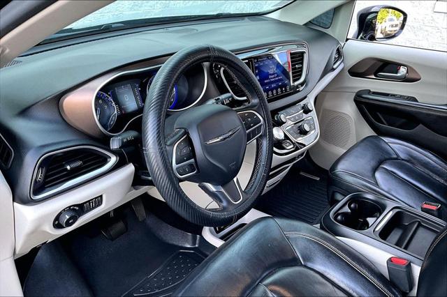 2017 Chrysler Pacifica Touring-L