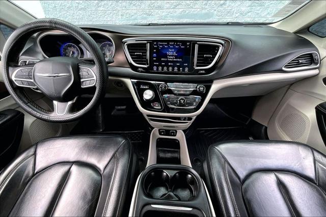 2017 Chrysler Pacifica Touring-L