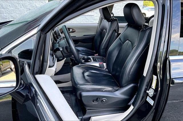 2017 Chrysler Pacifica Touring-L