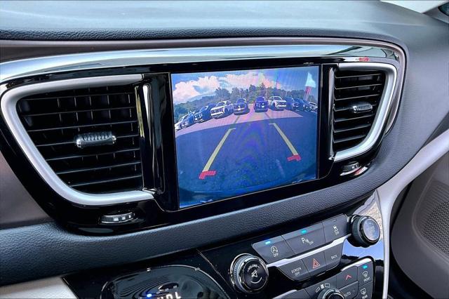 2017 Chrysler Pacifica Touring-L