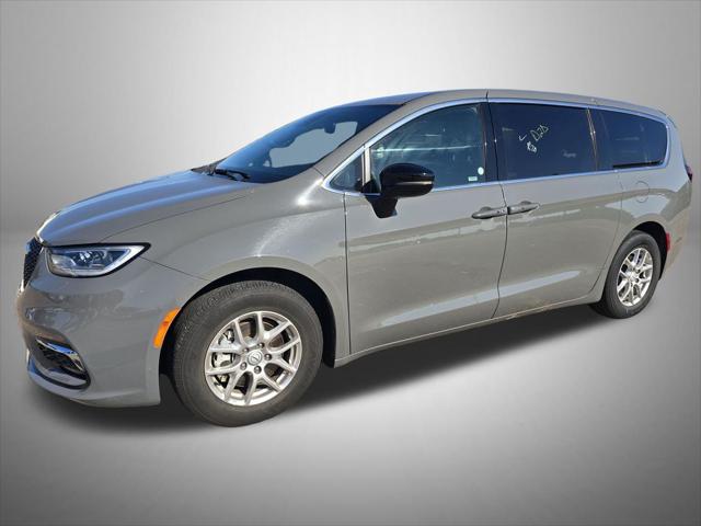 2025 Chrysler Pacifica Select for sale in Grand Island, NE