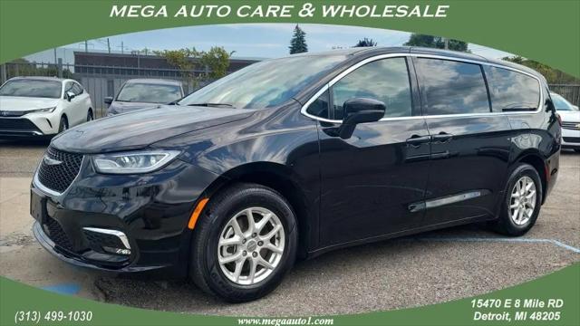 2025 Chrysler Pacifica Select for sale in Detroit, MI