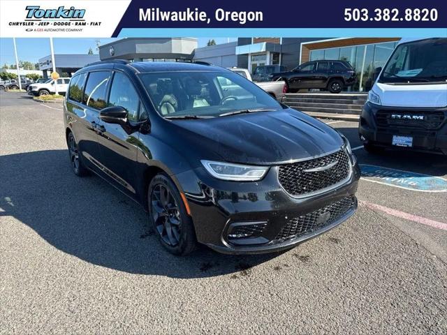 2025 Chrysler Pacifica Limited for sale in Milwaukie, OR