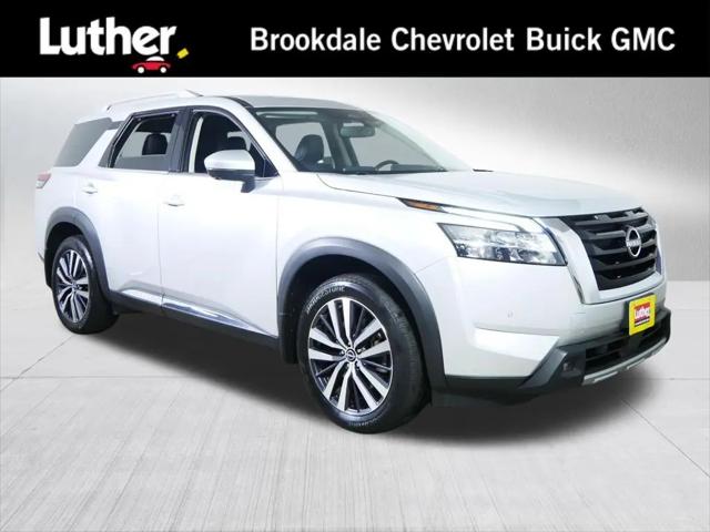 2022 Nissan Pathfinder Platinum 4WD for sale in BROOKLYN CENTER, MN