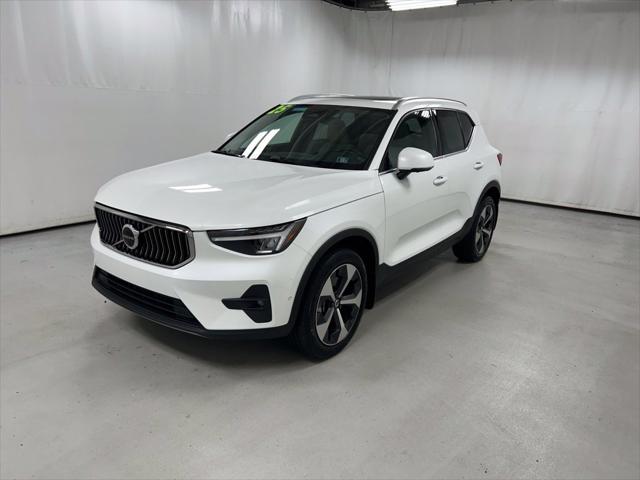 2025 Volvo XC40 B5 Plus Bright Theme 2025 Volvo XC40 B5 Plus Bright Theme