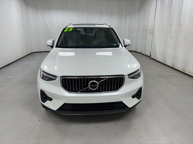 2025 Volvo XC40 B5 Plus Bright Theme 2025 Volvo XC40 B5 Plus Bright Theme