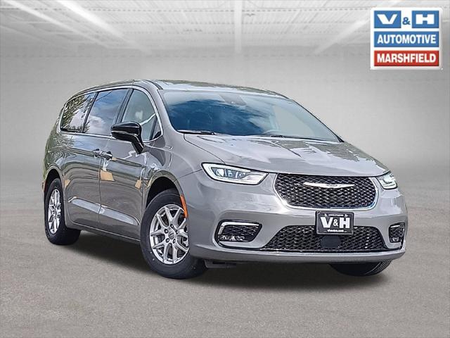2025 Chrysler Pacifica Select for sale in Marshfield, WI