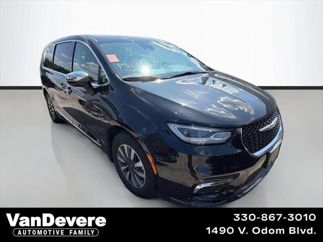 2023 Chrysler Pacifica Hybrid Limited for sale in Akron, OH