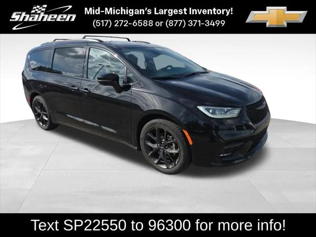 2025 Chrysler Pacifica Limited for sale in Lansing, MI