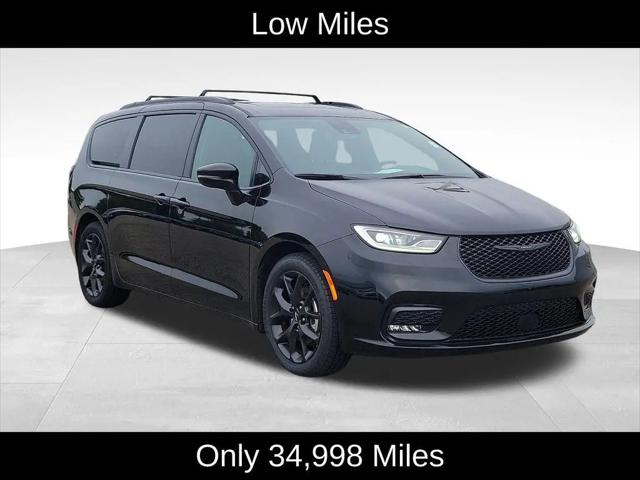 2025 Chrysler Pacifica Limited for sale in Lansing, MI