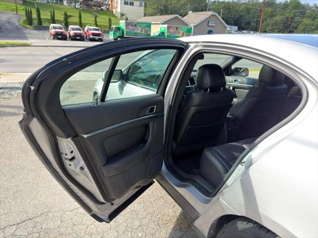 2013 Lincoln MKS Base
