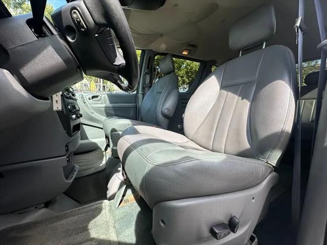 2004 Dodge Grand Caravan SXT