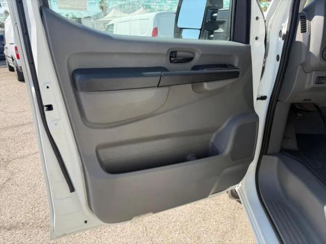 2015 Nissan 3500 SV V8