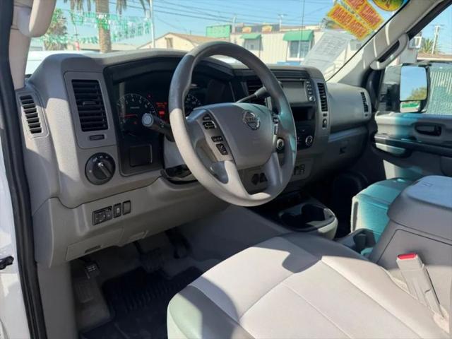 2015 Nissan 3500 SV V8