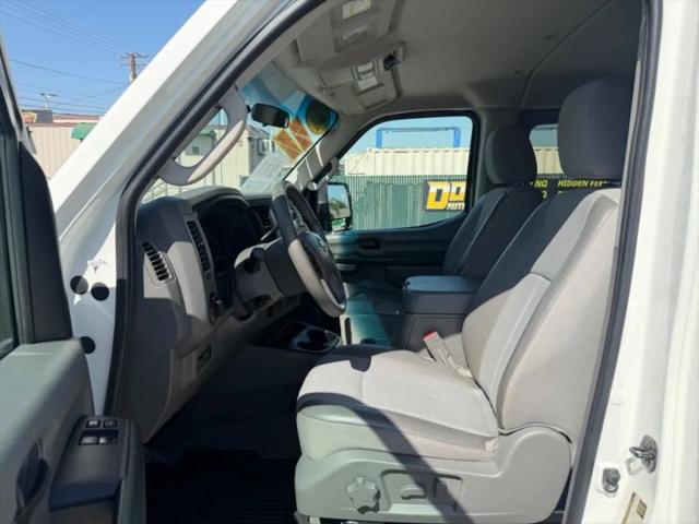 2015 Nissan 3500 SV V8