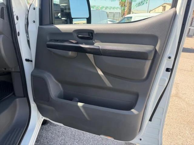 2015 Nissan 3500 SV V8