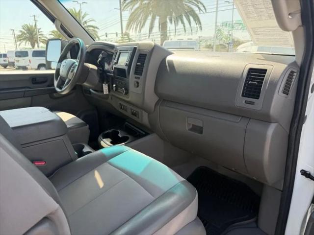 2015 Nissan 3500 SV V8
