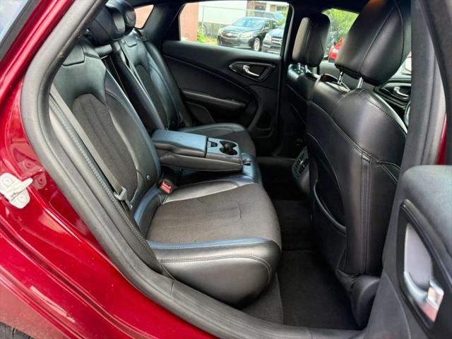 2016 Chrysler 200 S