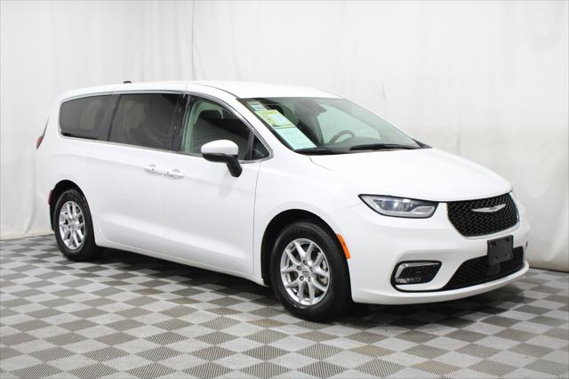 2023 Chrysler Pacifica Touring L for sale in Wichita, KS