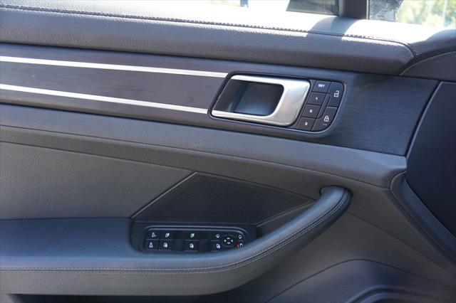 2023 Porsche Panamera 4 Platinum Edition