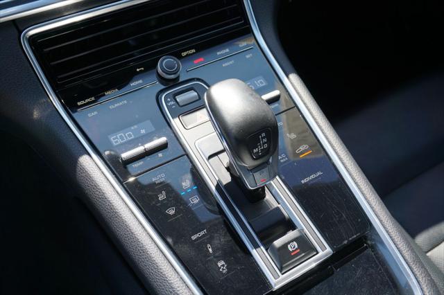 2023 Porsche Panamera 4 Platinum Edition