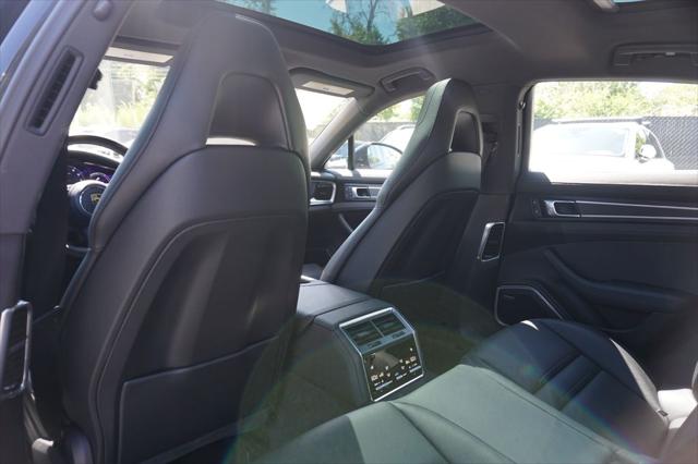 2023 Porsche Panamera 4 Platinum Edition